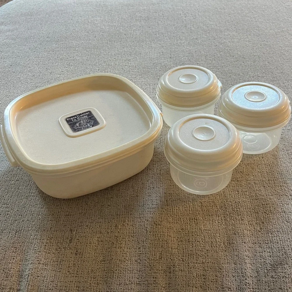 Vintage Rubbermaid Servin Saver 4pc Set 6 Cup Square & 1 Cup Round Containers